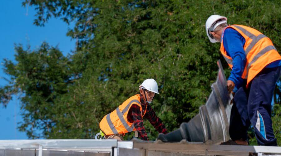 Expert Emergency Roof Repairs services in Belpre, KS